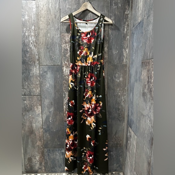 Dresses & Skirts - Small - Green Maxi Dress